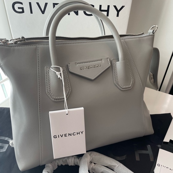 ❌SOLD❌ GIVENCHY small Soft ANTIGONA - Cloud Grey - Picture 2 of 16